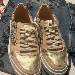 Stylish Women's Sneakers in Gold, fabric and light pink